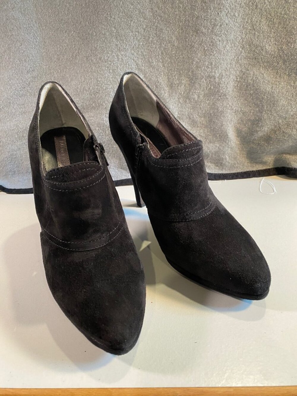 Banana Republic - Size 10M - black suede ankle boots